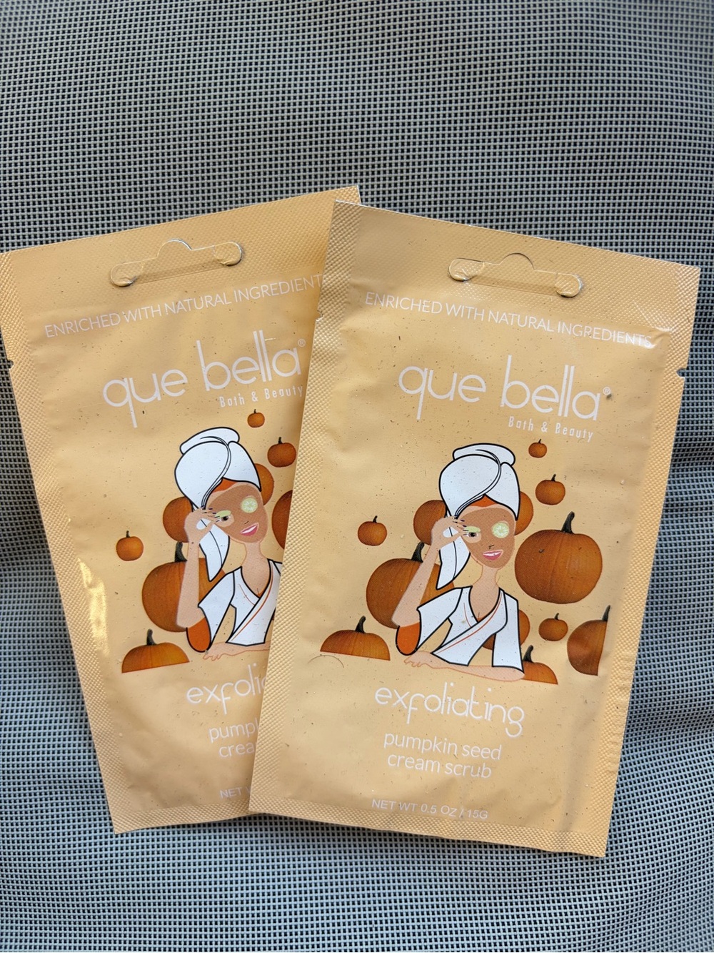 Que Bella Exfoliating Pumpkin Seed Cream Scrub Retinol- NEW PC
